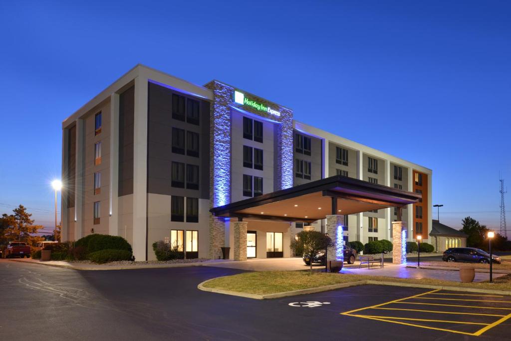 Holiday Inn Express Rochester - University Area an IHG Hotel Main image 1